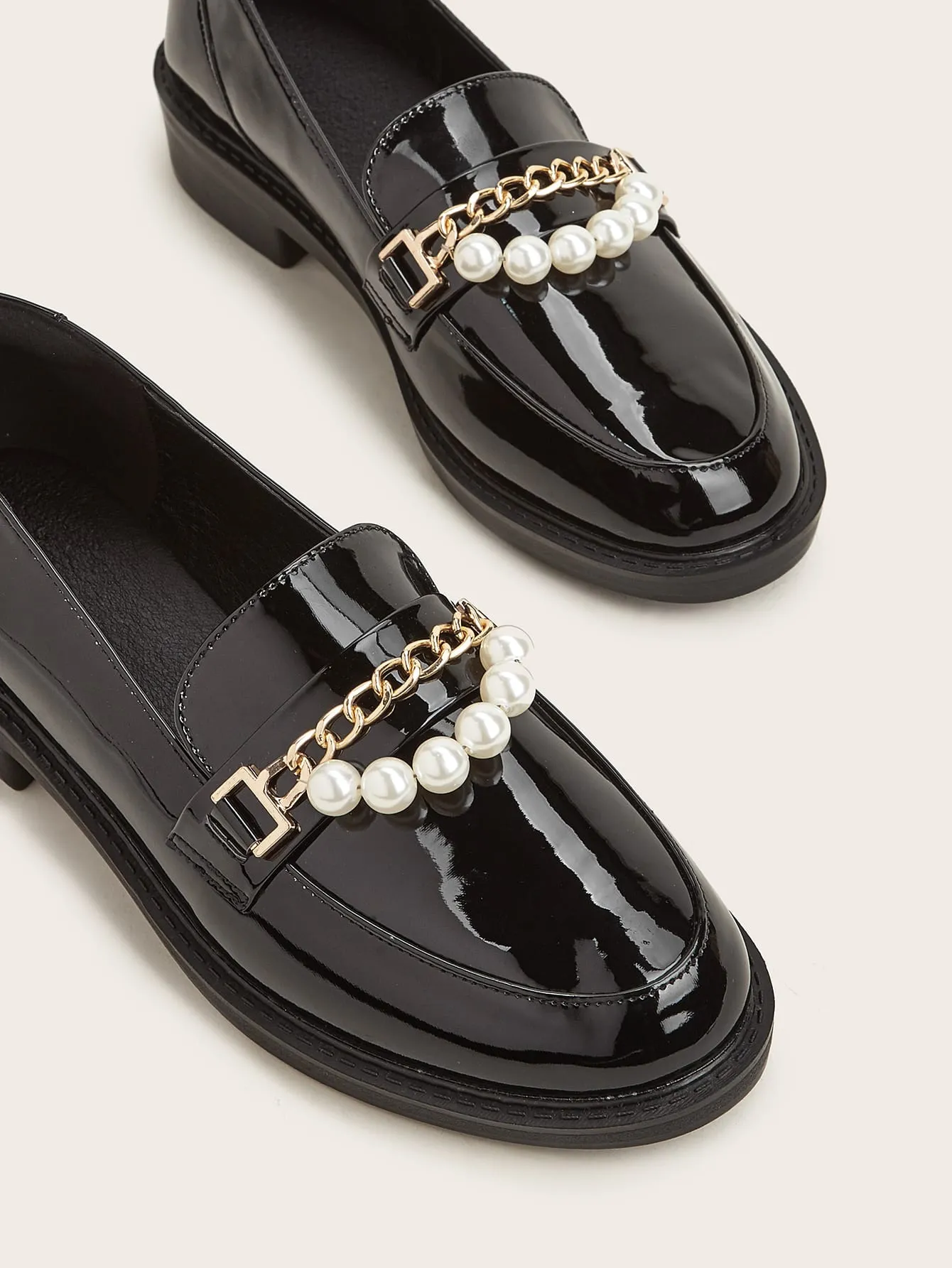 Chain & Faux Pearls Decor Loafers