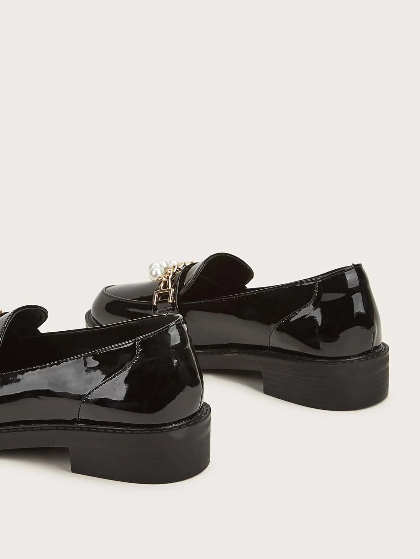 Chain & Faux Pearls Decor Loafers