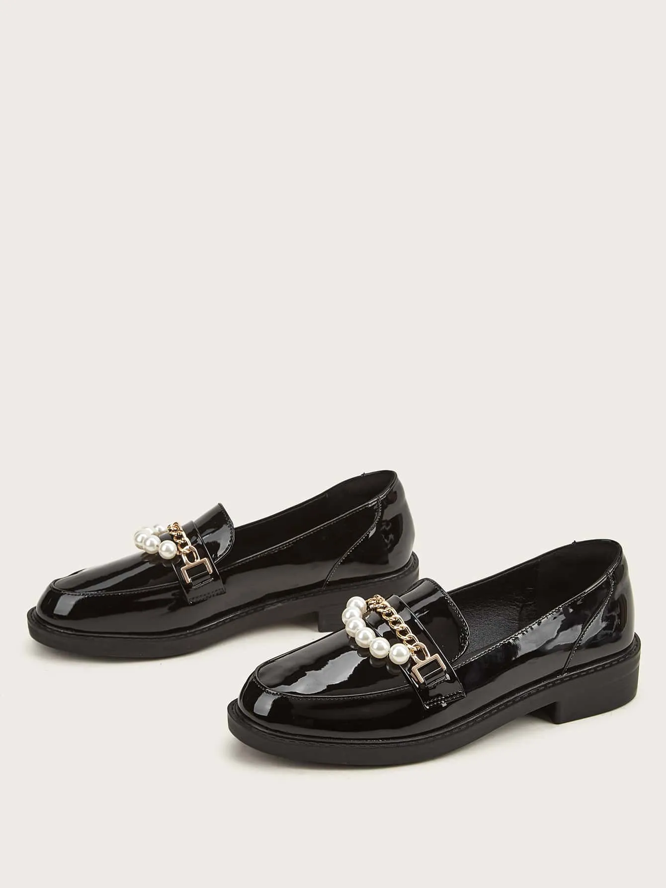 Chain & Faux Pearls Decor Loafers