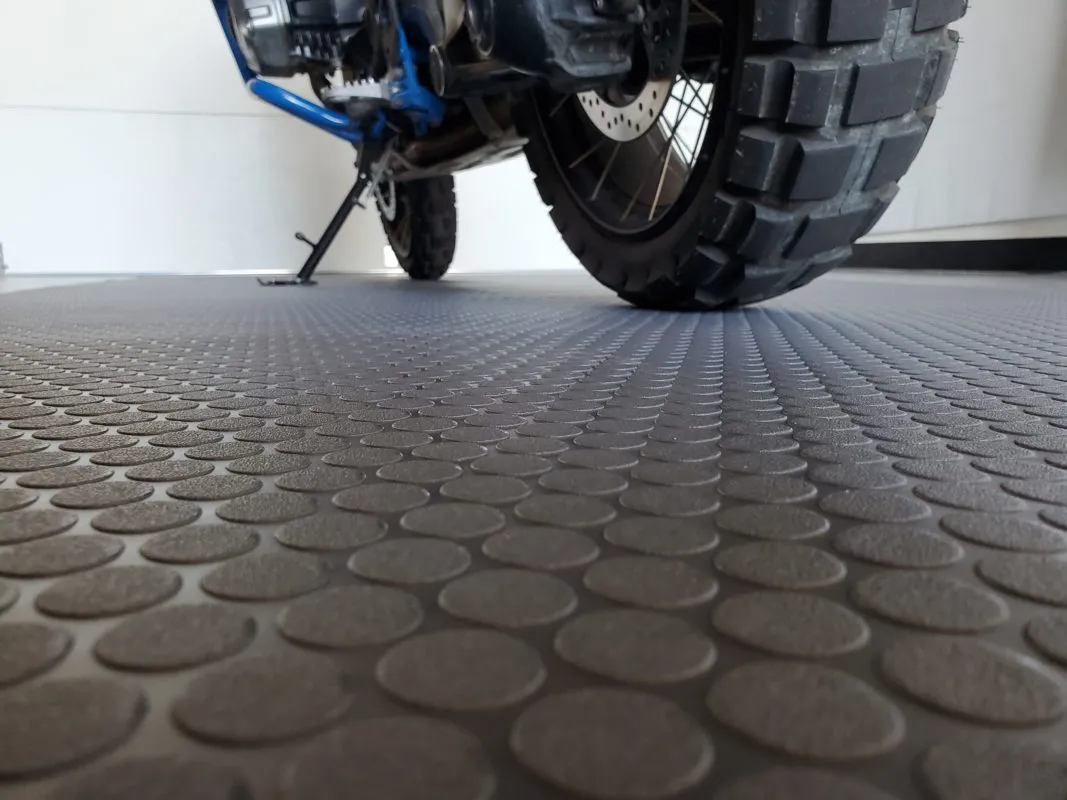 Round Dot Anti-Slip Mats Rubber Flooring Rolls for Secure and Versatile Coverage