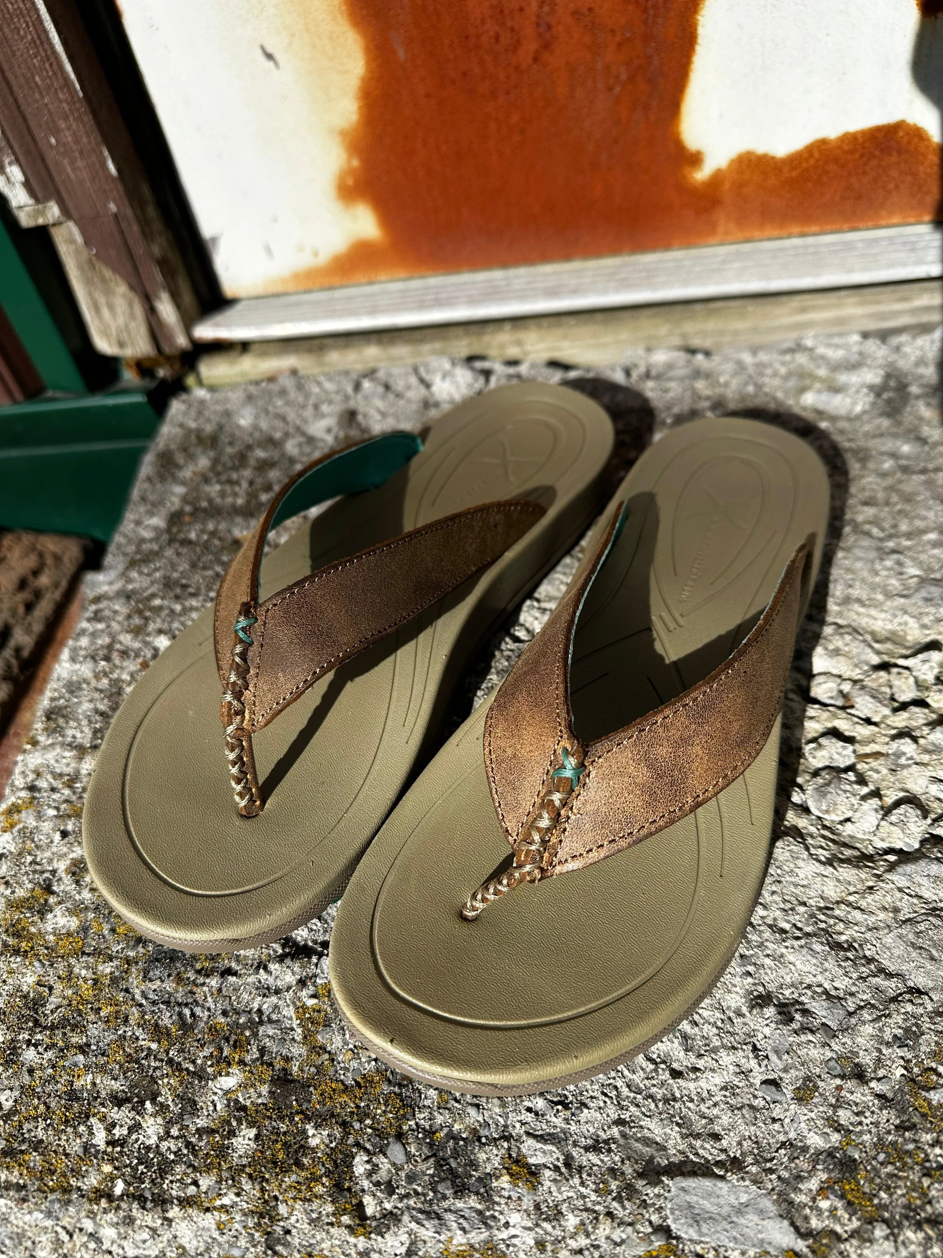 Twisted X Women's Bomber Leather Leightweight Sandal Flip Flop WSD0005